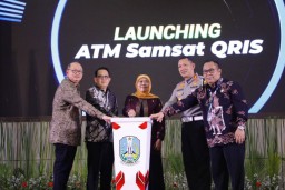 Gubernur Khofifah Launching ATM Samsat QRIS Pada HUT Ke 61 Bapenda Jatim