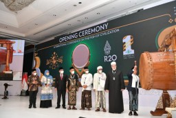 Gubernur Khofifah Hadiri Muktamar Internasional Fiqih Peradaban