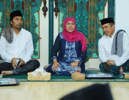 Safari Ramadhan: Jelajah Sejarah Gubernur Khofifah ke Masjid Masjid Legendaris Jawa Timur