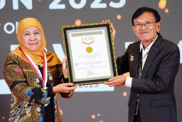 Terima Dua Penghargaan Rekor MURI Sekaligus Saat Tutup GCC Batch 4, Gubernur Khofifah : Bukti Keseriusan Pemprov Jatim Tingkatkan Kualitas Pendidikan