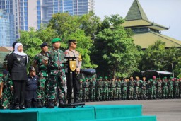 Apel Pasukan Pengamanan Pemilu 2024, Gubernur Khofifah Tekankan pentingnya Sinergi dan Kolaborasi Demi Wujudkan Pemilu yang Aman Damai dan Kondusif