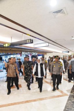 Jelang Nataru, Gubernur Khofifah Bersama Kapolda Jatim dan Danrem Tinjau Tiga Titik Pintu Masuk