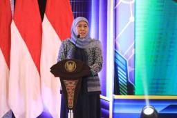 Berderet Prestasi Warnai Refleksi Pendidikan Jatim Tahun 2022, Gubernur Khofifah: Masih Ada PR Soal Peningkatan Melanjutkan ke Perguruan Tinggi