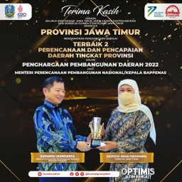 Gubernur Khofifah Terima Penghargaan Perencanaan Pembangunan Daerah dari Bappenas RI