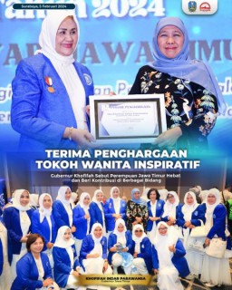 Terima Penghargaan Tokoh Wanita Inspiratif, Gubernur Khofifah Sebut Perempuan Jawa Timur Hebat dan Beri Kontribusi di Berbagai Bidang