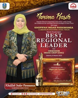 Gubernur Khofifah Terima Penghargaan Best Regional Leader OMG Award 2023