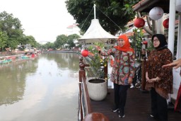 Gubernur Khofifah Dukung Kolaborasi Perdami, Komatda Serta Eyelink Gelar Baksos Operasi Katarak di Jawa Timur