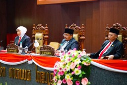 Sampaikan Nota Keuangan Raperda Pertanggungjawaban APBD 2022, Gubernur Khofifah Sebut Jatim Surplus Realisasi Anggaran Rp 401,78 Miliar