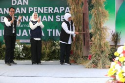 Buka Temu Lapang dan Pencanangan Penerapan MTS, Gubernur Khofifah : Jadi Solusi Alternatif Atas Ketergantungan Petani Pada Pupuk Kimia