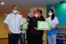 Lepas Kontingen Jatim di Ajang Sea Games Vietnam, Khofifah Targetkan 10 Medali Emas