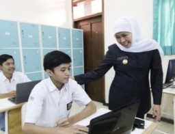 Gubernur Khofifah Intruksikan Bentuk Satgas Perlindungan Siswa di Sekolah