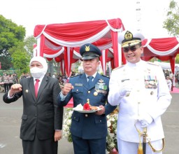 Khofifah: Kontribusi TNI Luar Biasa Untuk Jatim