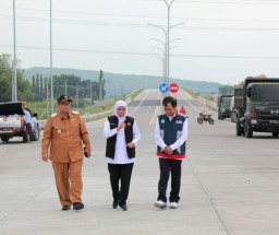 Antisipasi Lonjakan Pemudik, Gubernur Khofifah Tinjau Kesiapan Tol Paspro Gending Probolinggo