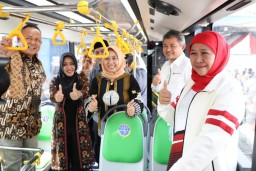 Resmikan Trans Jatim Koridor II, Gubernur Khofifah : Transportasi Publik Yang Aman, Nyaman dan Terjangkau