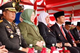 Pimpin Upacara Hari Pahlawan, Gubernur Khofifah Beberkan Model Pahlawan Ekonomi Nasional Era Teknologi 5.0 dalam Tiga Rumusan Langkah