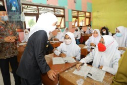PPDB SMA dan SMK Negeri di Jatim Resmi Dimulai, Gubernur Khofifah Minta Calon Peserta Didik Baru Cermati Persyaratan dan Tahapannya