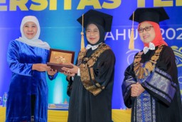 Gubernur Khofifah Harap Wisudawan/ Wati Mampu Jadi Enabler Leader Dalam Hadapi Dinamika Global