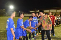 Bupati Gus Muhdlor Apresiasi Lapangan Desa Sudah Terang Benderang