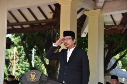 Pimpin Upacara Hari Santri Nasional, Gus Muhdlor: Santri Bisa Jadi Apa Saja