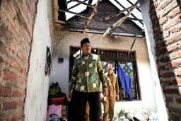 Gara-gara Charge HP, Rumah Anak Yatim Warga Tulangan Terbakar