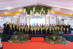 Wisuda Angkatan IV MTs Bumi Sholawat Tulangan, Gus Muhdlor: Pentingnya Kurikulum Pendidikan Sesuai Zaman