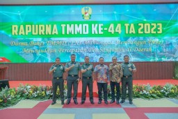 Bersama Dandim 0817 Gresik Bupati Gus Yani Hadiri Rapurna TMMD 44 di Mabes TNI AD