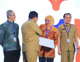 Hadiri Puncak Peringatan Hakordia 2023, Gubernur Khofifah Ajak Seluruh Elemen Tingkatkan Integritas dan Sinergi untuk Berantas Korupsi