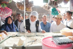 Pemprov Jatim Gerojok 18 Ton Beras Medium di Kota Pasuruan Dalam Operasi Pasar