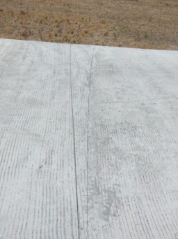 Baru Selesai Dikerjakan, Rabat Beton Rp 199 Juta Sudah Retak