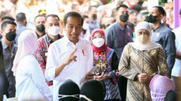 Selaras Dengan Presiden Joko Widodo, Gubernur Khofifah Beri Bantuan Modal Pelaku Usaha Ultra Mikro