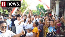 Bak Demo Bansos, Ratusan Warga Antarkan Anton Sujarwo Mendaftar Pilkades Serentak 2023 Banyuwangi