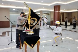 Kapolda Jatim Pimpin Upacara Tribrata Pataka