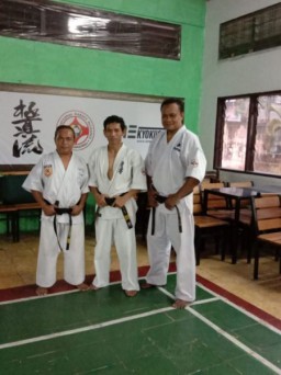 Karate Ni Sente Nashi : 51 Tahun Usia Perguruan Karate Kala Hitam