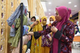 Fashion Show dan Pameran UMKM di Lippo Plasa