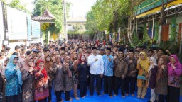 KPU Gresik Beri Pendidikan Politik Pra Pemilih di SMPN 2 Gresik