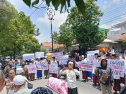 KPU Sampang Didemo FPPJ Tuntut Pemungutan Suara Ulang