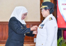 Lantik Zanariah Sebagai Pj Wali Kota Kediri, Ini Pesan Gubernur Khofifah
