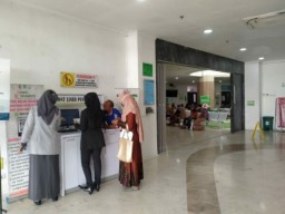 Warga Manfaatkan Layanan Online RSUD Sumberrejo