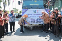 Gubernur Khofifah Lepas Ekspor Komoditas Perikanan Jatim ke Republik Dominika dan Jepang