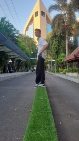 Gagas Teknologi Manajemen Stres, Mahasiswa FIB UNAIR Raih Juara 2 Lomba Esai Nasional