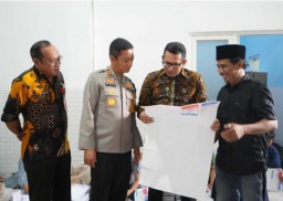 Pastikan Pemilu Lancar, Pj Wali Kota Mojokerto Tinjau Surat Suara