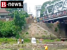 Detik-detik Pergantian Tahun Kijang LGX Terjun Bebas di Jembatan Kali Stail Genteng