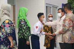 Menhan Serahkan Kunci Rumah Ahli Waris Korban KRI Nanggala 402