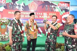 Bupati Sidoarjo Bersama Asintel Tinjau TMMD 2022 di Desa Rejeni Krembung