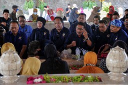 Peringati HUT RI Partai NasDem Kunjungi Makam Bung Karno