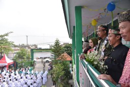 Tari Kolosal Ngoyek Kupang Ribuan Siswa SMPN 2 Candi Pecahkan Rekor MURI
