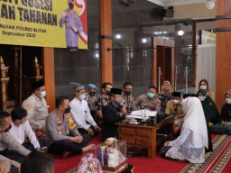 Penuh Haru, Polres Blitar Nikahkan Tahanan Dengan Sang Kekasih