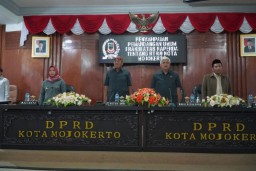 Wali Kota - DPRD Kota Mojokerto Rapat Paripurna Bahas Raperda RTRW 2023-2043