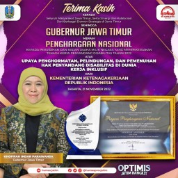 Gubernur Khofifah Terima Penghargaan dari Kemenaker RI
