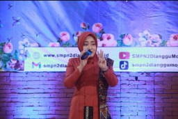 Hadiri Wisuda SMPN 2 Dlanggu, Bupati Ikfina Dorong Siswa Lanjutkan Pendidikan Lebih Tinggi